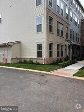 Building Photo - 1013B Mays Ln