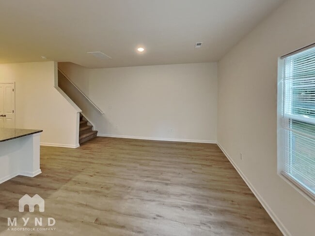 Building Photo - 106 Duff St