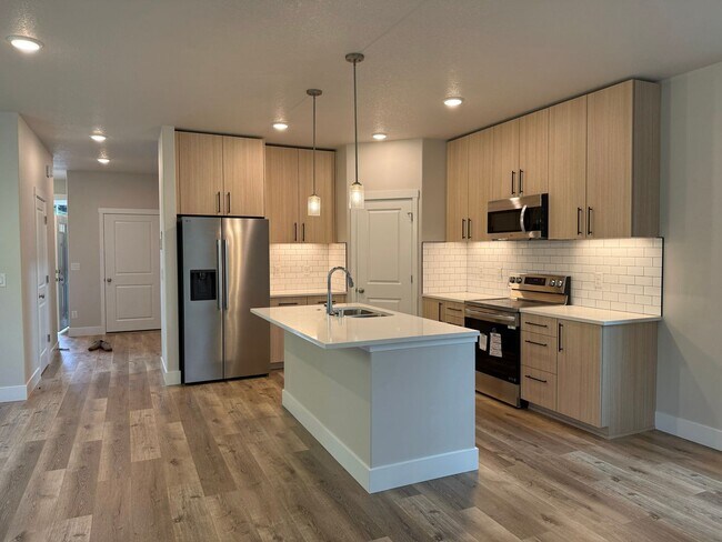 Foto del edificio - Beautiful Three Bedroom New Construction Home For Rent