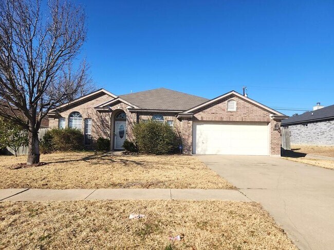 Foto del edificio - 4509 Twin Oaks Cir