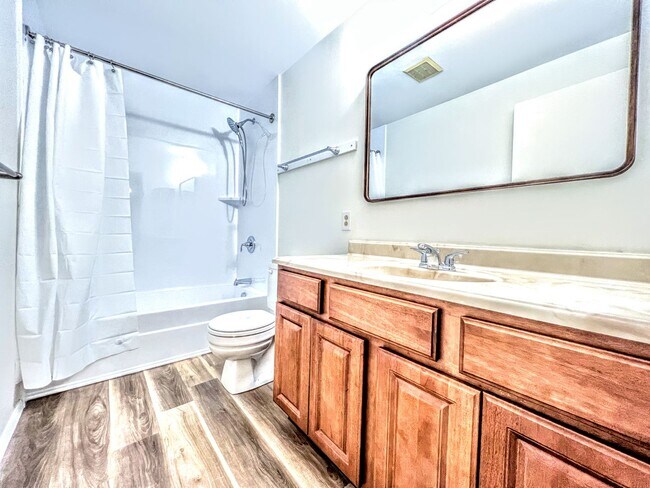 Foto del edificio - Spacious 3BR w/ Garage & Central AC – Near Pittsburgh Airport