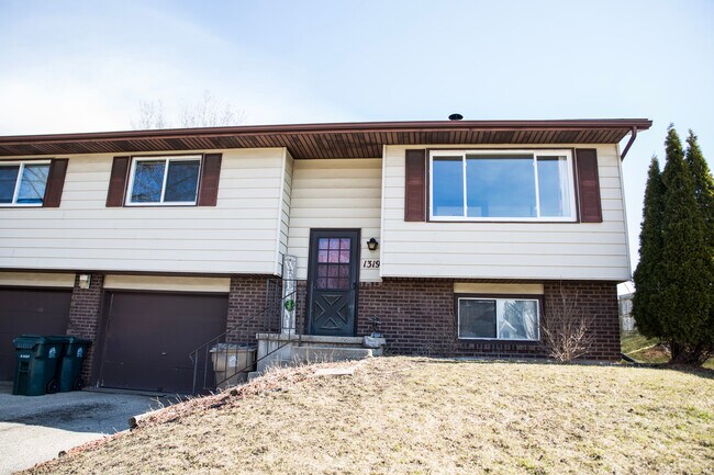 Building Photo - 1317 S Thompson Dr