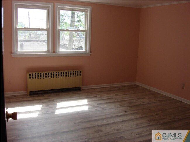 Building Photo - 71 Grand St