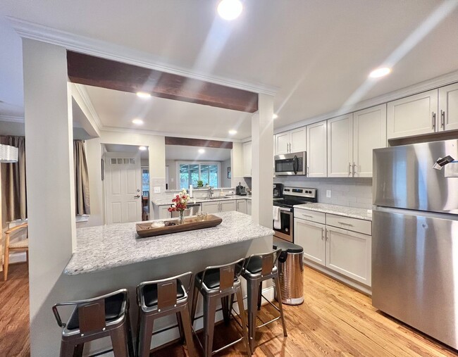 Building Photo - Newly Remodeled 2 BD, 2BA Raleigh Home wit...