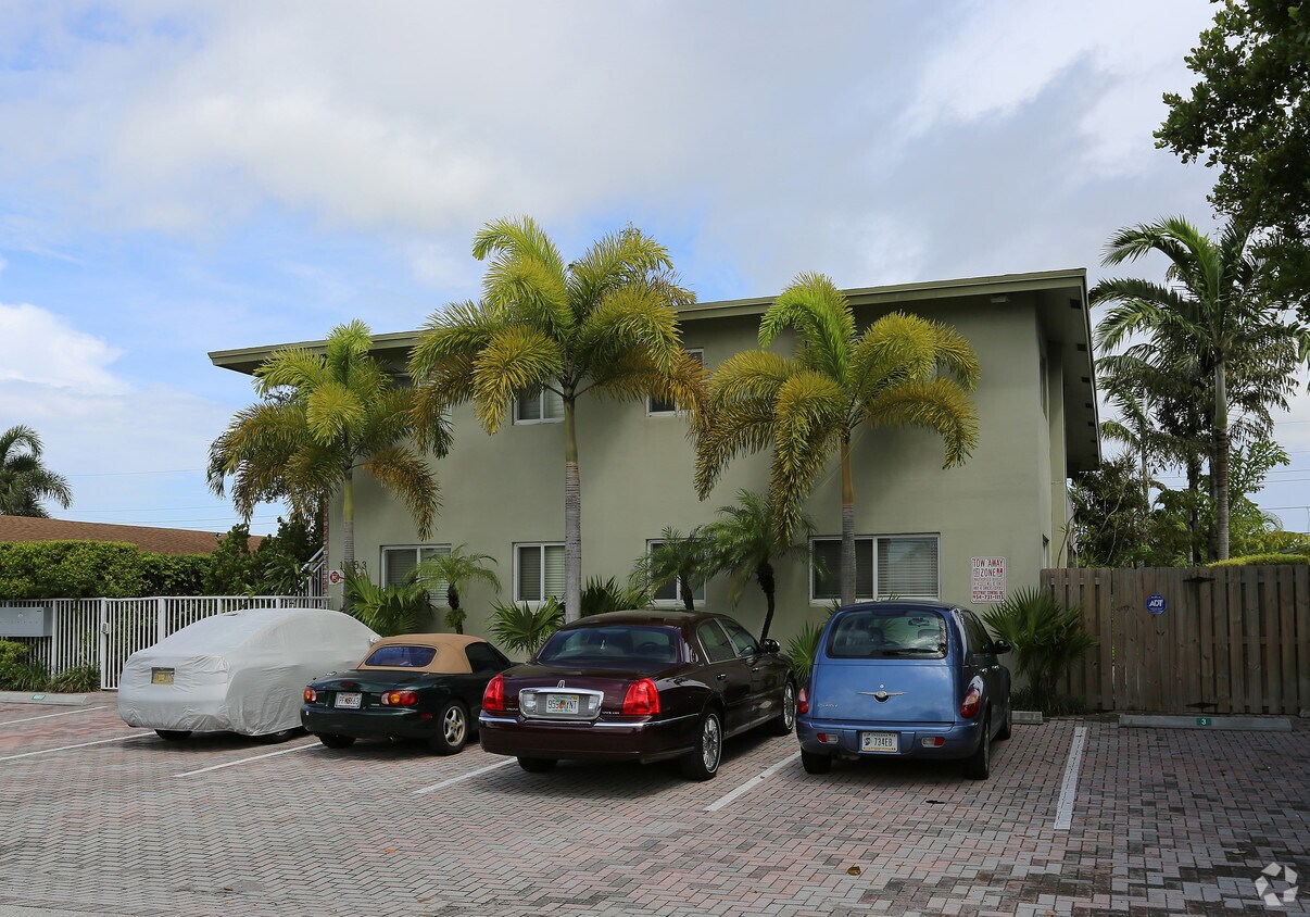 Building Photo - 1353 Holly Heights Dr