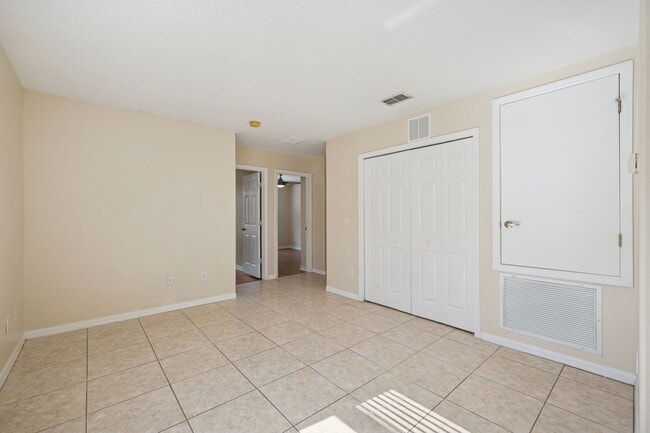 Building Photo - 2825 Cliffe Ct