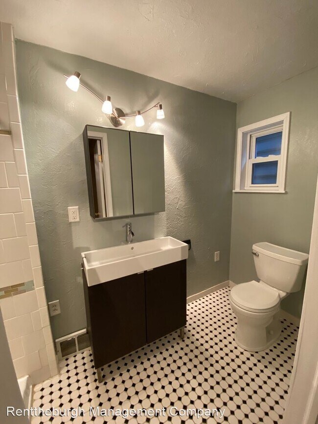 Building Photo - 3 br, 2 bath House - 2333 Spring St