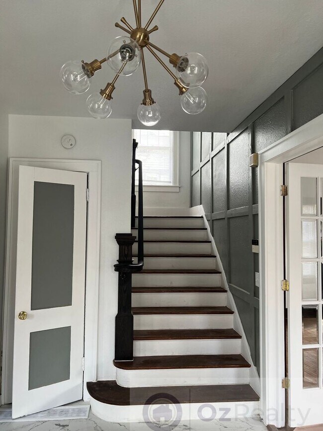 Building Photo - Beautiful Three-Bedroom House in the Old W...