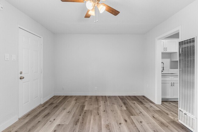 Foto del edificio - 2652 E 15th St