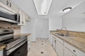 Building Photo - 2007 Whiteback Dr