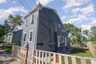 Building Photo - 614 E 16th St