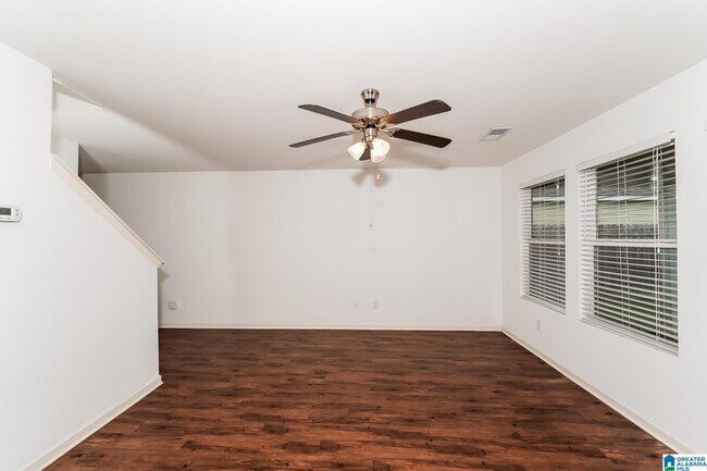 Foto del edificio - 915 Hawthorn Ln