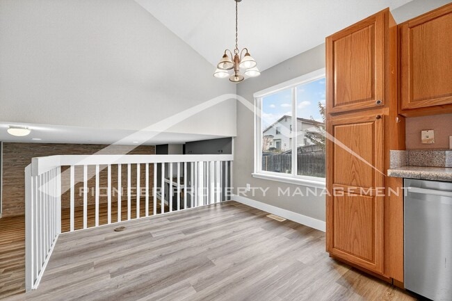 Building Photo - Spacious Home with Central AC and Gas Fireplace