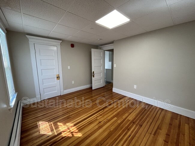 Building Photo - 36 Roxbury St
