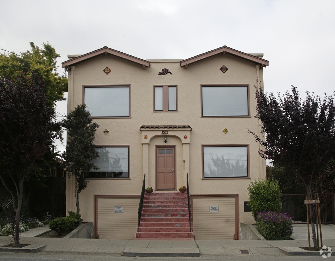 Building Photo - 861-863 46th St