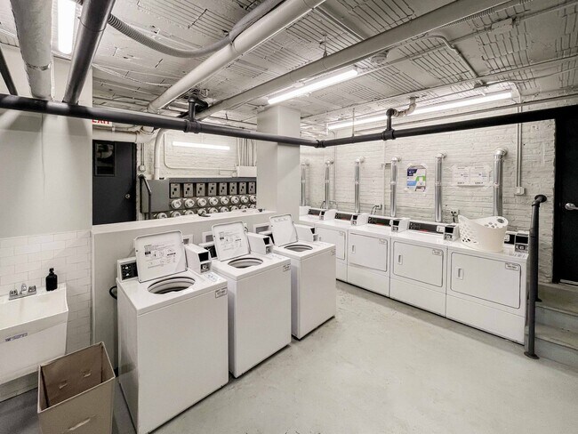 Foto del edificio - 512-520 W Cornelia Ave