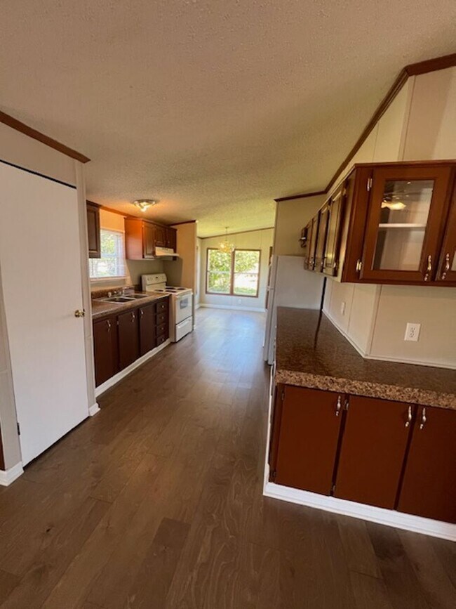 Foto del edificio - Beautiful 4 bed/2 bath with large yard