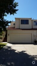 Building Photo - 2000 Vista Dr
