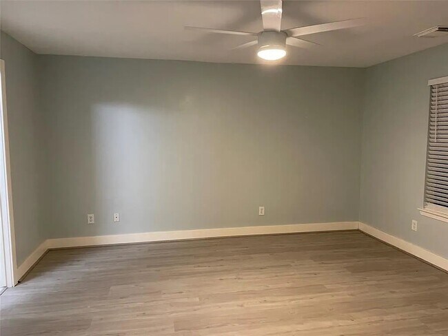 Foto del edificio - 6310 Hall Pond Ct