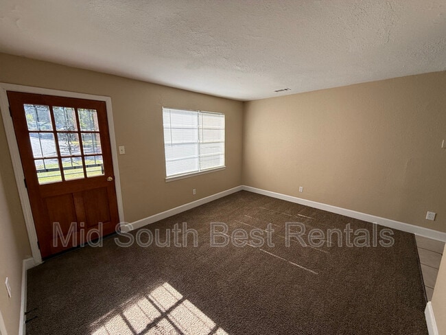 Building Photo - 2600 Smith Ridge Rd