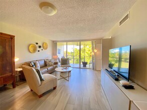 Building Photo - 3800 Oaks Clubhouse Dr