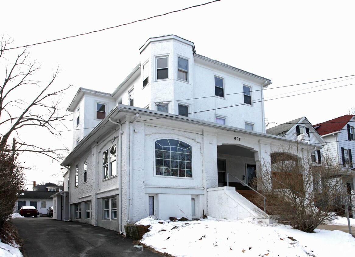Building Photo - 608 5th Ave