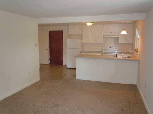 Building Photo - 45 Pond St