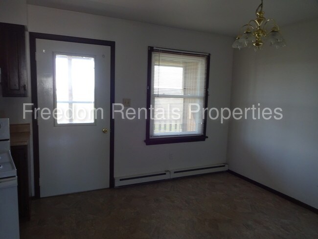 Building Photo - 233 Kates Dr