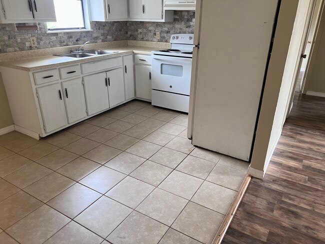 Building Photo - East County Estates Triplex