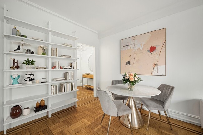 Foto del edificio - 221 W 82 St