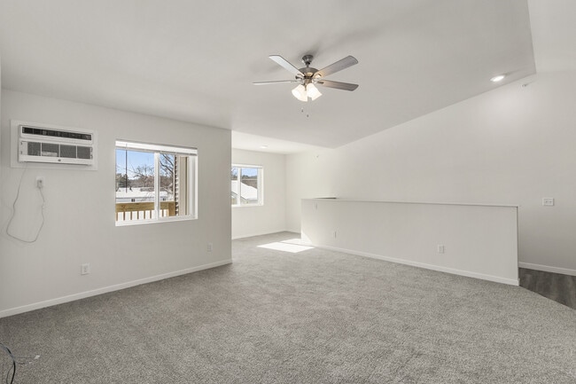 Building Photo - Pine Creek Apartments