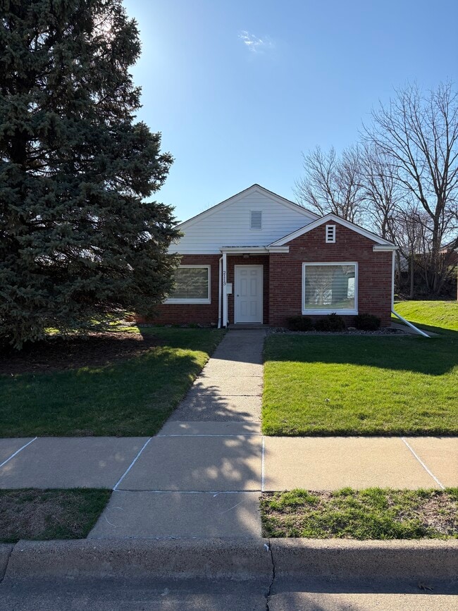 Foto del edificio - 2113 Broadlawn Rd