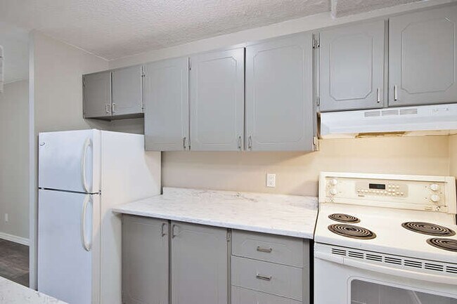 Building Photo - LOVELY TWO BEDROOM CONDO APARTMENT BY WHITE OAKS MALL