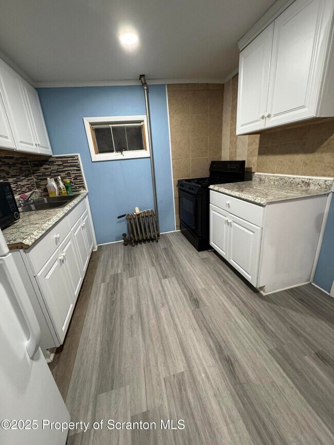 Building Photo - 618 Deacon St