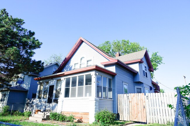 Building Photo - 2825 18th Ave S