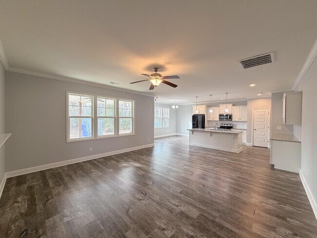 Foto del edificio - Spacious 3 Bedroom Home on 1 Acre Lot!