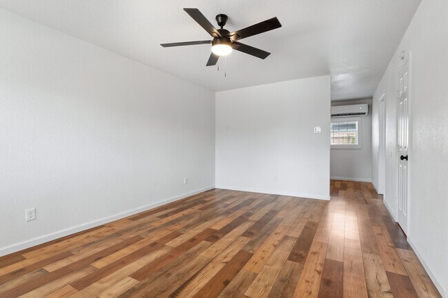 Foto del edificio - 2709 E 2nd St