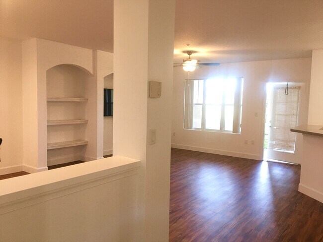 Entrance /Living Room - 5045 Fairways Cir