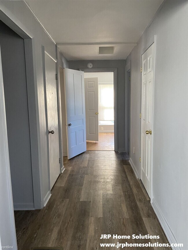 Building Photo - 3 br, 1 bath Triplex - 612 1/2 Oakhill Ave