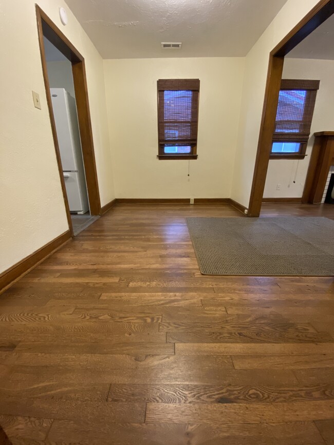 Dining area - 822 Camden Rd