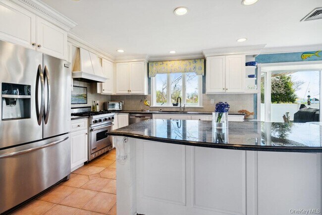 Foto del edificio - 30 Consuelo Pl