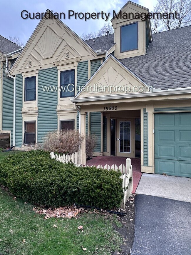 Foto del edificio - Plymouth Town Home, 1 Car Garage, Dishwasher, In Unit Laundry, Patio