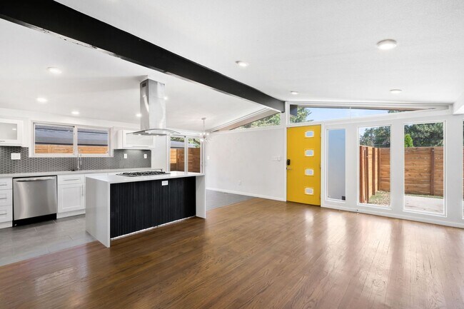 Foto del edificio - LUX 3BD, 2BA Mid-Century Modern Home in Ha...