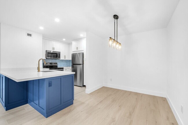 Building Photo - 7915 SW 86th St