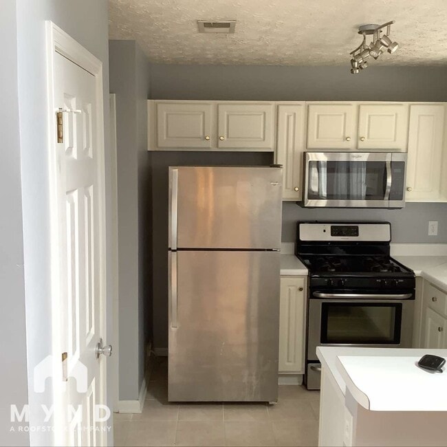 Foto del edificio - 664 Bedford Ct