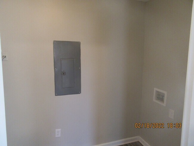 Building Photo - 862 Lyndsi Ln