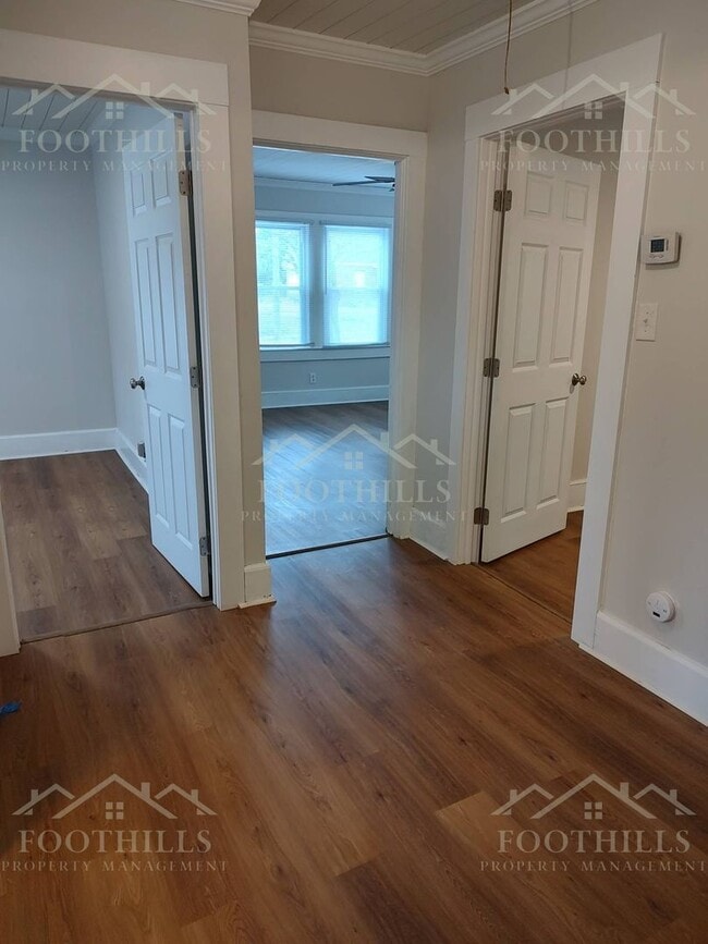 Foto del edificio - 211 Dickens Ave