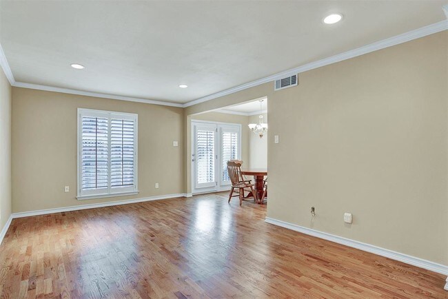Building Photo - 15922 Club Crest Dr