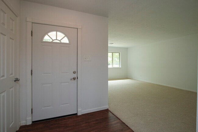 Building Photo - 5102 Knotty Oaks Trl