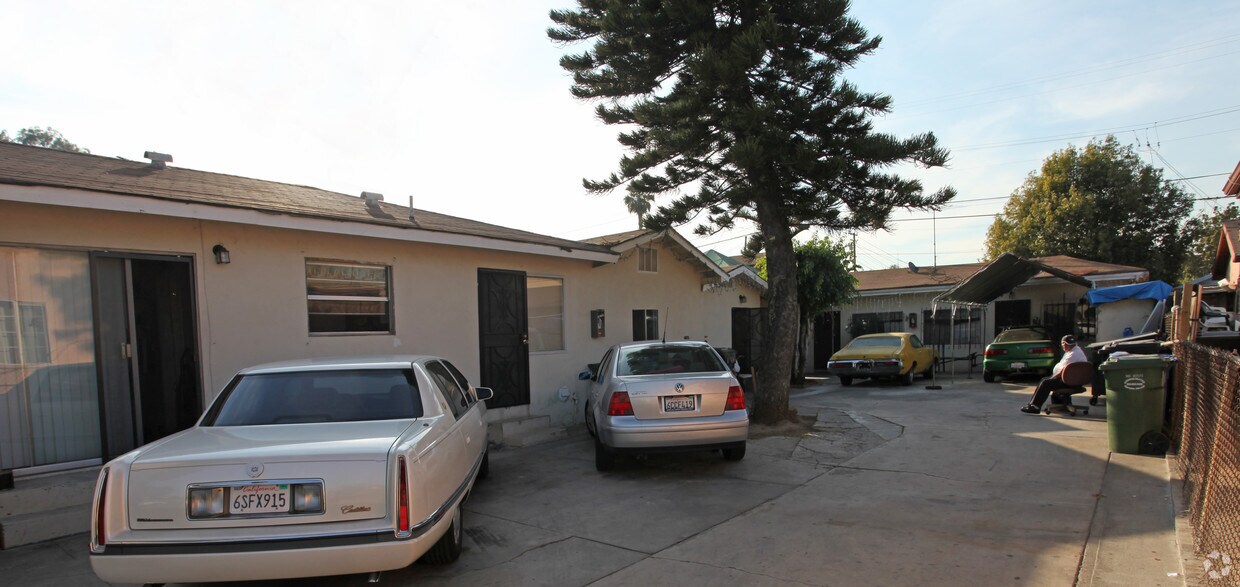 Foto del edificio - 737-741 S Duncan Ave